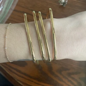 JOAN RIVERS Gold Tone Set Of 5 Thin Bangle Bracelet 7235 - Picture 1 of 4