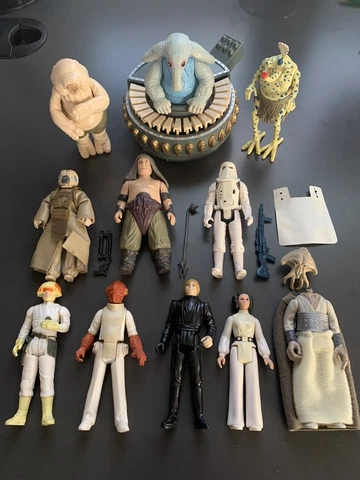 Vintage 1977-1983 Kenner Star Wars figures with Max Rebo Band Cover