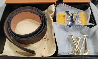 Cinturón Louis Vuitton, hebilla inicial LV, lona monograma, hebilla negra y dorada Foto 1 de 4