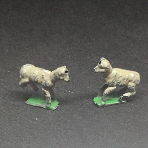 Cherilea Gambolling Lambs (DB 551) Lambs Jumping, One Missing End Of Back Leg - Picture 1 of 6