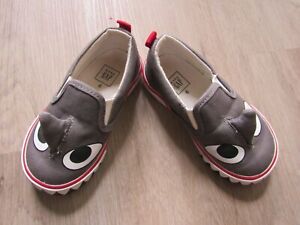 GAP baby slip-on gray shark shoes toddler size 6