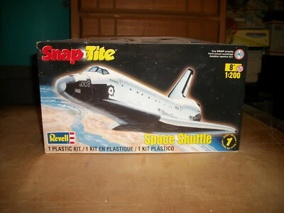 REVELL 1:200 SCALE SNAPTITE " SPACE SHUTTLE " PLASTIC MODEL KIT # 85-1188 - Image 1 of 4