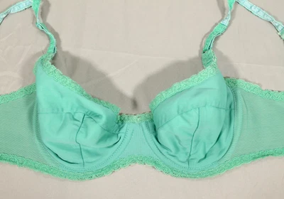 Sujetador camiseta vintage VASSARETTE verde azulado NYLON LISO con ribete de encaje con aros 32C Foto 1 de 4