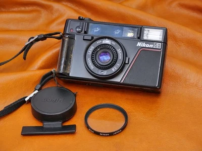 #2250 Nikon L35AF 1000 iso 35mm Point and Shoot Film Camera - Image 1 of 4