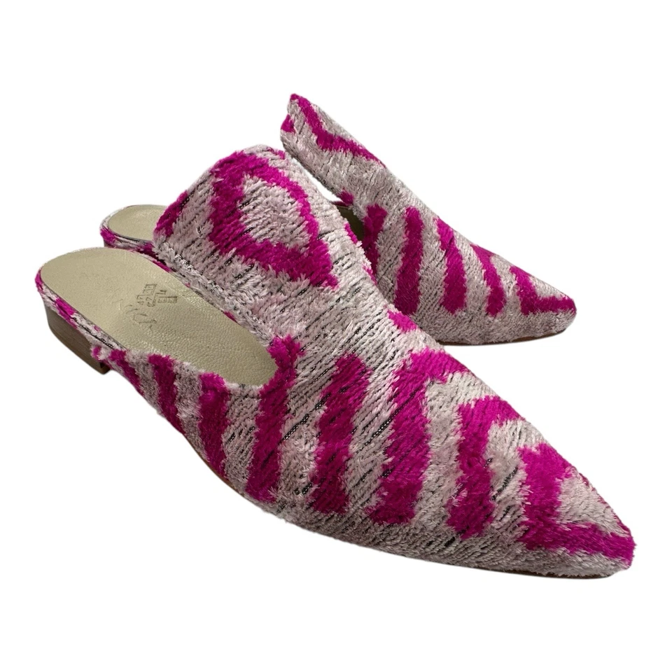 Zapatillas Bordadas US-8 (EU-38) (suela-cuero duro. forro-cuero) para mujer Foto 1 de 4