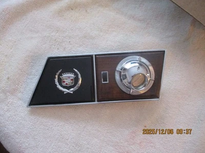CONJUNTO DE LÂMPADA DE CORTESIA PARA MÃO ESQUERDA CADILLAC BROUGHAM 1987-1992 - PEÇA 3061193 - Imagem 1 de 4