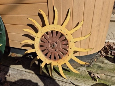 Industrial. Rueda azada giratoria John Deere de salvamento lista para jardín Foto 1 de 2