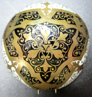 MODELE DEPOSE Made in France Black & White Enamel Vintage Fur Clip - Image 1 of 4