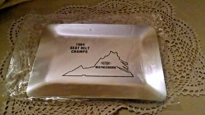 BANDEJA DUPONT 1984 CINTURÓN SEGURIDAD CHAMPS WAYNESBORO VIRGINIA NUEVO PLATO ALUMINIO SELLADO. Foto 1 de 4