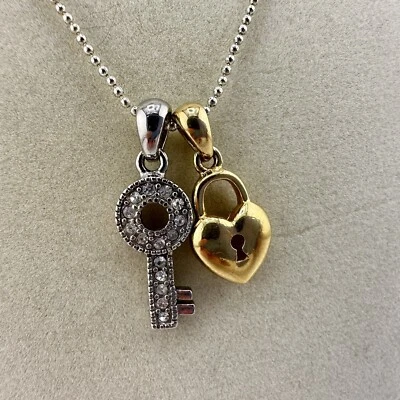 Colar de coração chave trava cristal corrente bola tom prata 18 pol. Lia Sophia - Imagem 1 de 4