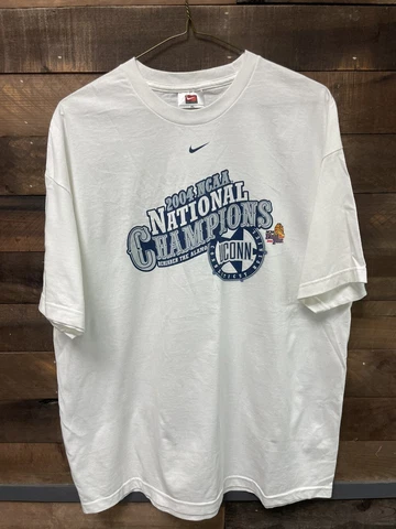 Vintage Uconn tshirt Cover