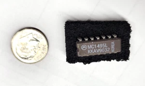 1PC MC1495L DIP-14 i.c. Wideband Linear Four-Quadrant Multiplier MOTOROLA - Picture 1 of 3