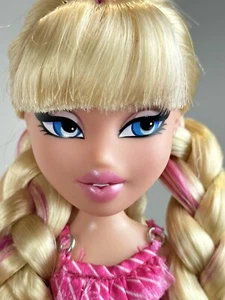 Bratz Featherageous Cloe Doll 2012 Outfit & Shoes Blonde Hair With Pink Streaks - Picture 1 of 23