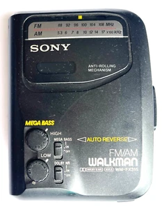 SONY FM/AM WALKMAN WM-FX315 MEGA BASS DOLBY SOUND RADIO SOLO ~ NASTRO NON FUNZIONANTE - Foto 1 di 5