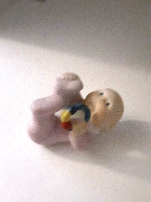 Estatuilla infantil de porcelana para niños con parche de col rosa para bebé niña edición vintage 1984 Foto 1 de 4