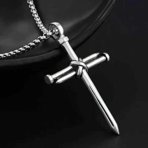 Collana Uomo Cristo Gesù Chiodo Corda Croce Ciondolo Gioielli Cristiani Catena 24" - Foto 1 di 5