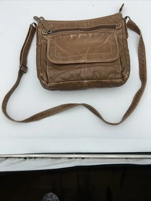 Сумочка St Johns Bay с карманами на молнии из искусственно состаренной кожи - Изображение 1 из 4