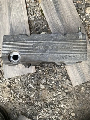 Cubierta de válvula OEM NISSAN de carrocería dura 1995-1997 camioneta D21 Pathfinder 2,4 L 12 V Foto 1 de 2