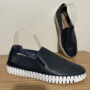 Django and Juliet Womans Blue Leather Loafer Shoe 39 Flats Cutout Designer - Picture 1 of 12