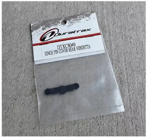 Vintage RC Car Duratrax DTXC8049 Hinge Pin Cover Rear Vendetta Old Stock - Picture 1 of 1