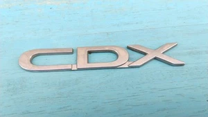 Genuine DAEWOO Lanos Leganz NUbira CDX REAR/ Fender BADGE Boot Emblem 00-2005 - Picture 1 of 3
