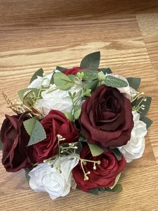 Künstliche Rose Blumengesteck Burgund & Weiß Herzstück 10" - Bild 1 von 5