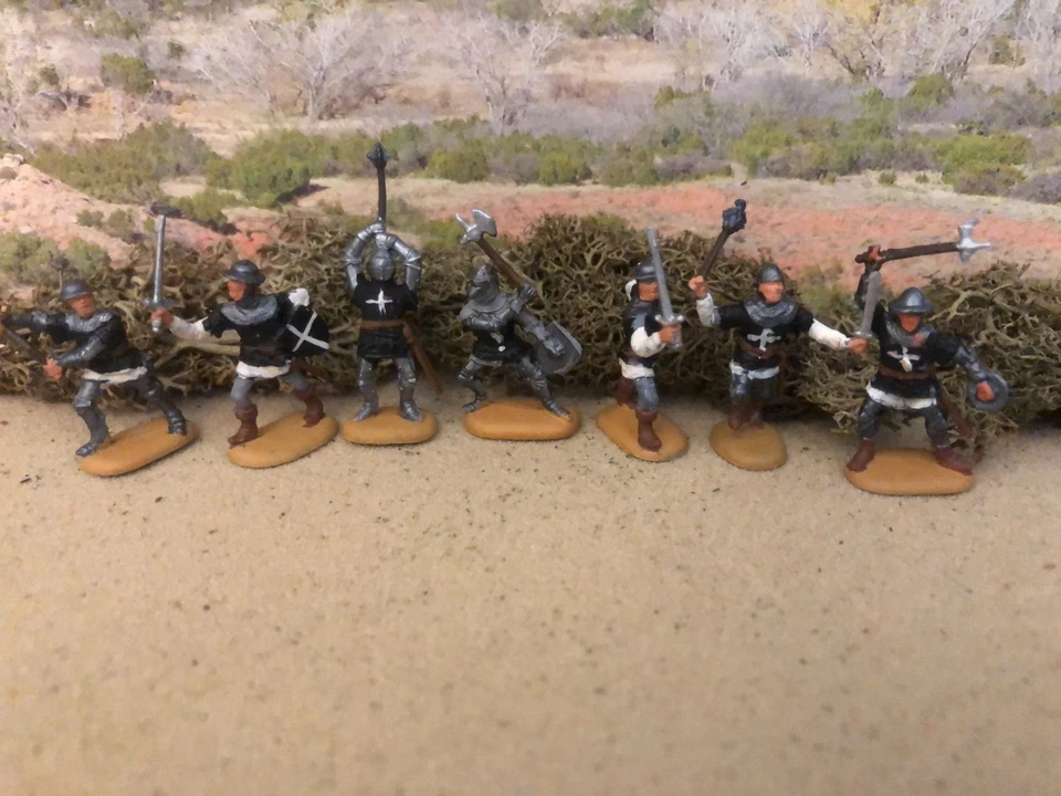 Revell Medieval Knights Hospitaller set 2  1:72 painted - Image 1 of 1
