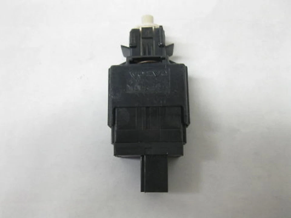 2001 VOLVO S60 BRAKE LIGHT SWITCH 8622064 OEM 00 01 02 - Image 1 of 1