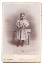 CIRCA 1890s CABINET CARD H.R. KOOPMAN LITTLE GIRL IN DRESS CHICAGO ILLINOIS