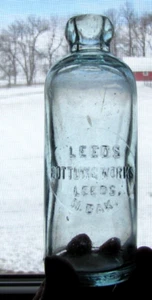 Rarissima bottiglia di soda Leeds Bottling Works Leeds North Dakota ND Hutchinson come nuova - Foto 1 di 6