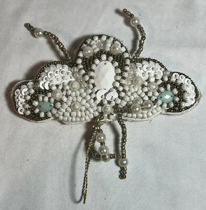 Diseño artesanal individual con lentejuelas y cuentas crema 7 X 7. Regalo Ideal - Imagen 1 de 4