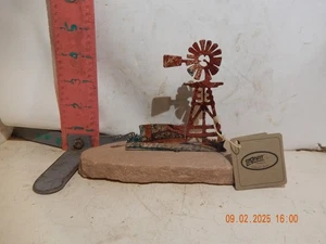 Lazart Windmill sculpture - On piece of sandstone, multi-colored - Picture 1 of 2