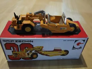 Caterpillar Grader - Eidai Grip Zechin # 36 Yellow BOXED - Picture 1 of 2