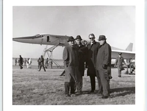 c1960 NAA XB-70 Valkyrie Supersonic Bomber Officials Pose Front Photo 8x10 VTG 7 - Picture 1 of 2