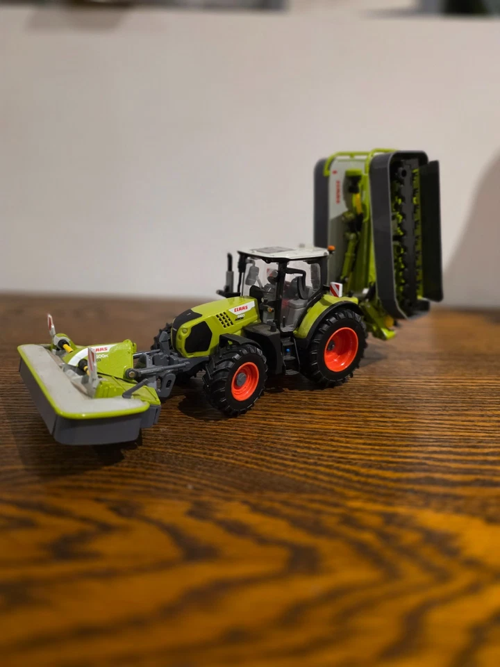 BRITAINS 1/32 CLAAS 660 ARION  TRACTOR WITH MOWERS - Image 1 of 4