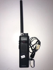 Radio CB portátil de mano de 40 canales Uniden PRO401HH con clip para cinturón y hormiga P10 - Imagen 1 de 3