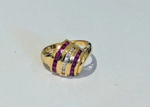 14K YELLOW GOLD RING WITH .85PTS OF BAGUETTE RUBIES & .20PTS OF ROUND DIAMONDS - Picture 1 of 6