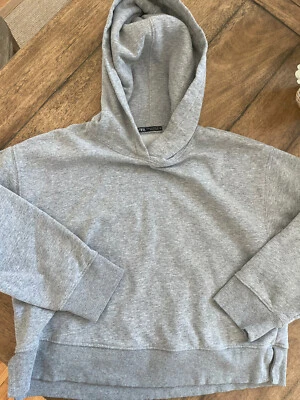 Sudadera con capucha gris recortada de Zara talla M nueva sin etiquetas Foto 1 de 4