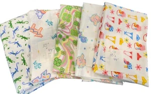 Lotto rottami trapunta flanella resti vintage 2-3/4 yd tessuto novità bambini lucertole floreali - Foto 1 di 19