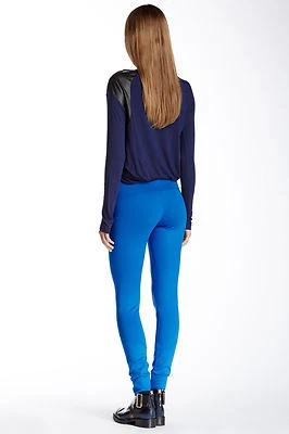 Nuevo con etiquetas Nuevo Mujer VPL Fémur Leggings Pantalones Yoga M Azul Real Gimnasio Correr Gama Alta EE. UU. Foto 1 de 4