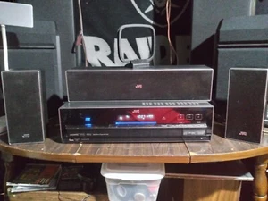 Receptor y altavoces de DVD de sonido envolvente JVC XV-THD5 5.1 probado y funcionando más SUB - Imagen 1 de 11