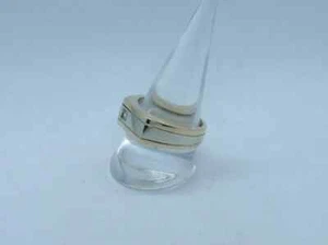 Anello Fascia Fidanzamento Uomo Diamante Simulato Taglio Tondo Placcato Oro Giallo 14k - Foto 1 di 9