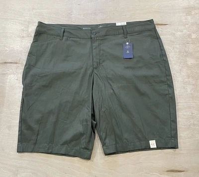 St Johns Bay Shorts Womens 22W Green Pockets Flat Front Bermuda NWT - Image 1 of 4