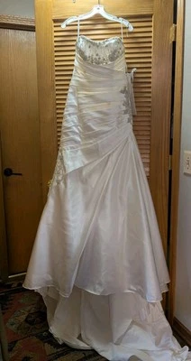 LA SPOSA "Sensacion" Sample wedding dress bridal gown fit & flare  Ivory Sz 10 - Image 1 of 4