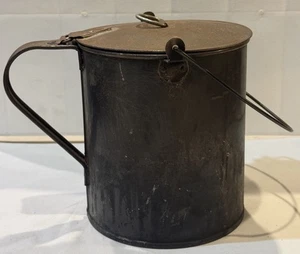 Antico secchio da campeggio in ottone stagnato con coperchio incernierato manico laterale e manico oscillante 1800 - Foto 1 di 21