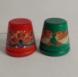 Vintage Lot of 2 ANRI ITALY WOOD THIMBLES Love Birds, Jacobean Scroll (#S5) - Picture 1 of 6