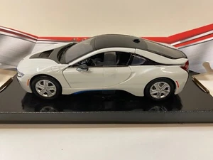 BMW i8 Coupe weiß 1/24 1:24 Modell Modellauto Motormax - Bild 1 von 4