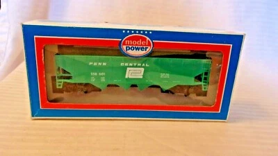 HO Scale Model Power 40' Penn Central 4 Bay Open Hopper, Green #258601, BNOS - Image 1 of 3