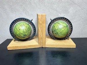 Vintage Wooden Pair of Spinning Old World Globe Bookends - Slight Fading. - Picture 1 of 7