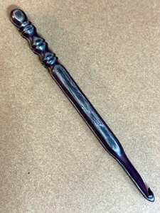Lovely Purple Knight Hand carved WOOD YARN CROCHET HOOK size J - Picture 1 of 3